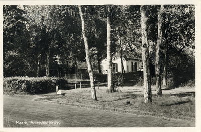 13561 Gezicht op een huis tussen de bomen aan de Amersfoortseweg te Maarn. N.B. De gemeente Maarn is per 1 januari ...